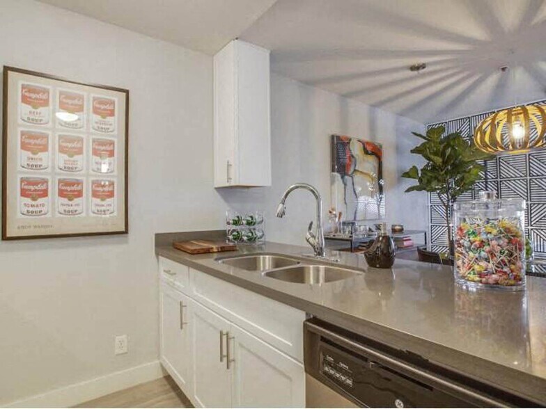 More Photos Of 1745-1750 N Wilcox Ave, Los Angeles Apartments For Sale