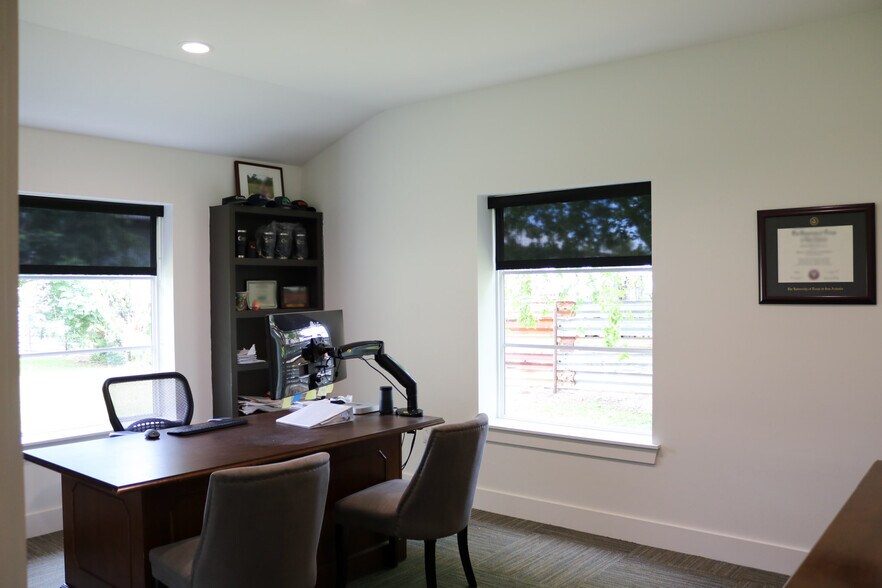 More Photos Of 7081 Heuermann Rd, San Antonio Office For Sale