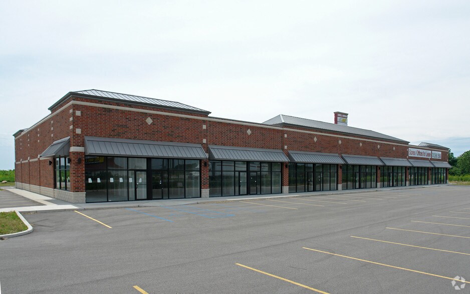 More Photos Of 2970-2998 E 181st St, Hebron Freestanding For Lease