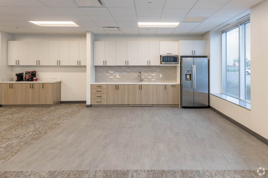 More Photos Of 9725 NW 117th Ave, Medley Unknown For Lease