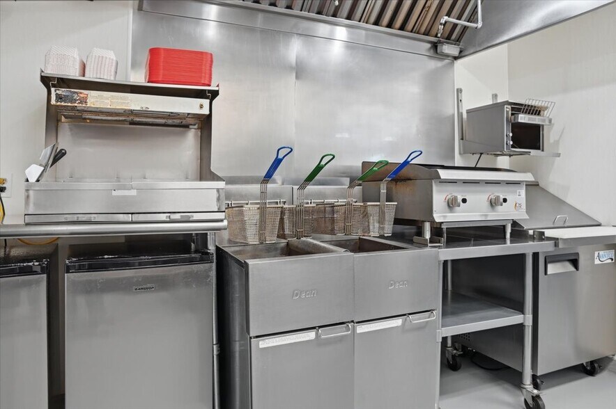 More Photos Of 309 US-6 Hwy, Oakland Fast Food For Sale