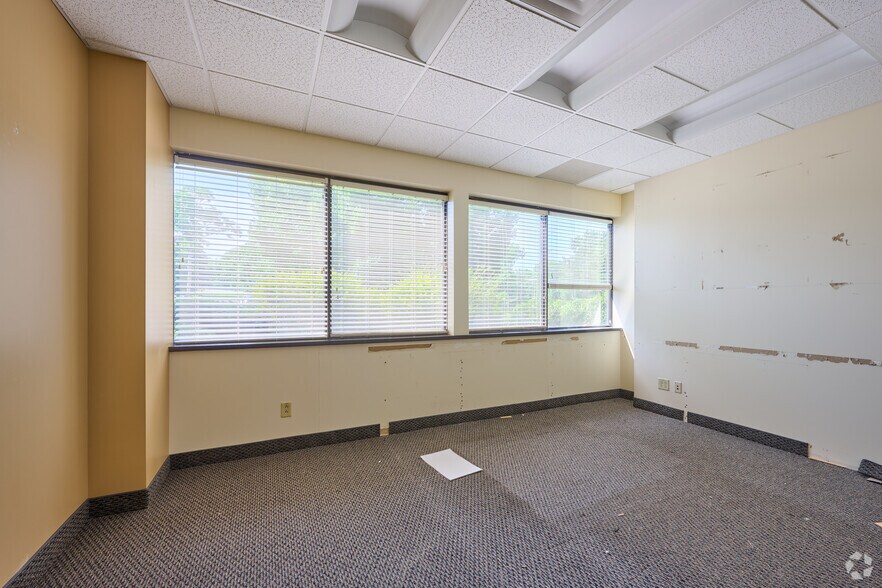 More Photos Of 1170 Pittsford-Victor Rd, Pittsford Office For Sale