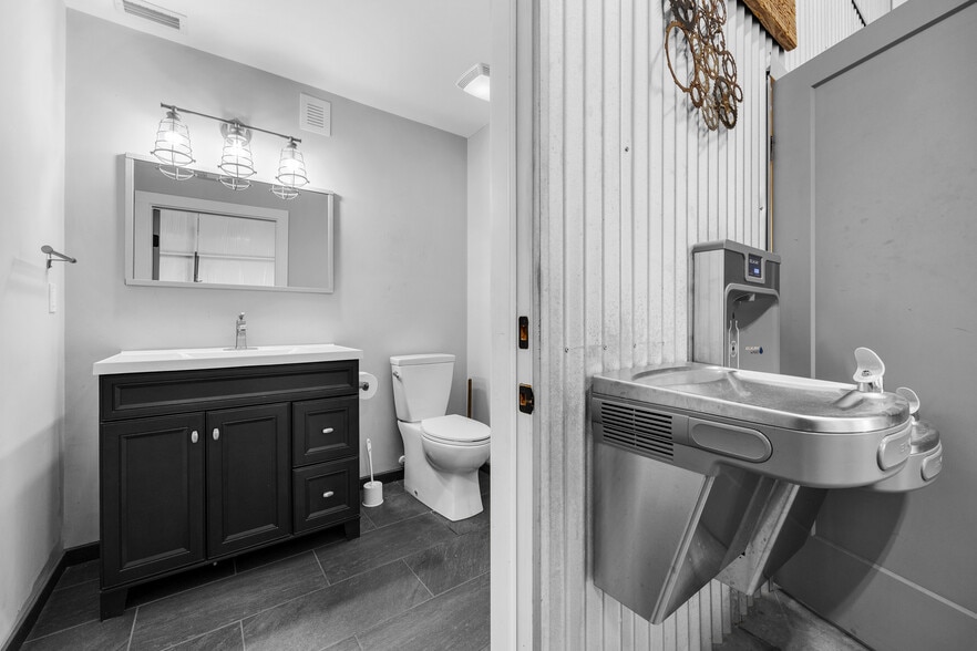 More Photos Of 905 NW 2nd St, Gainesville Industrial For Lease