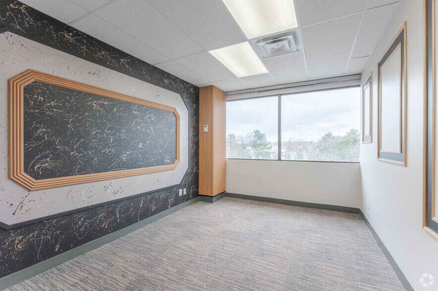More Photos Of 700 Dorval Dr, Oakville Unknown For Lease