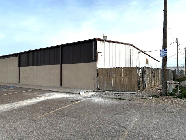 More Photos Of 900 N Nelson, Fort Stockton Freestanding For Lease