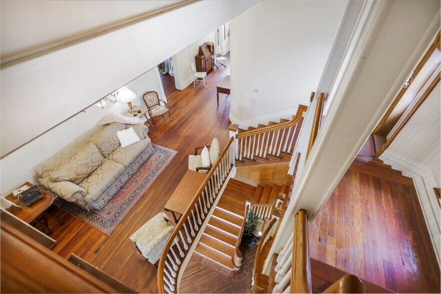 More Photos Of 950 E Grayson St, San Antonio Lodge Meeting Hall For Sale