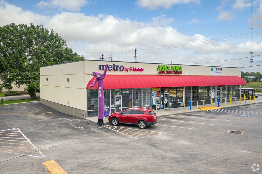 More Photos Of 1563-1575 Little York Rd, Houston Freestanding For Sale