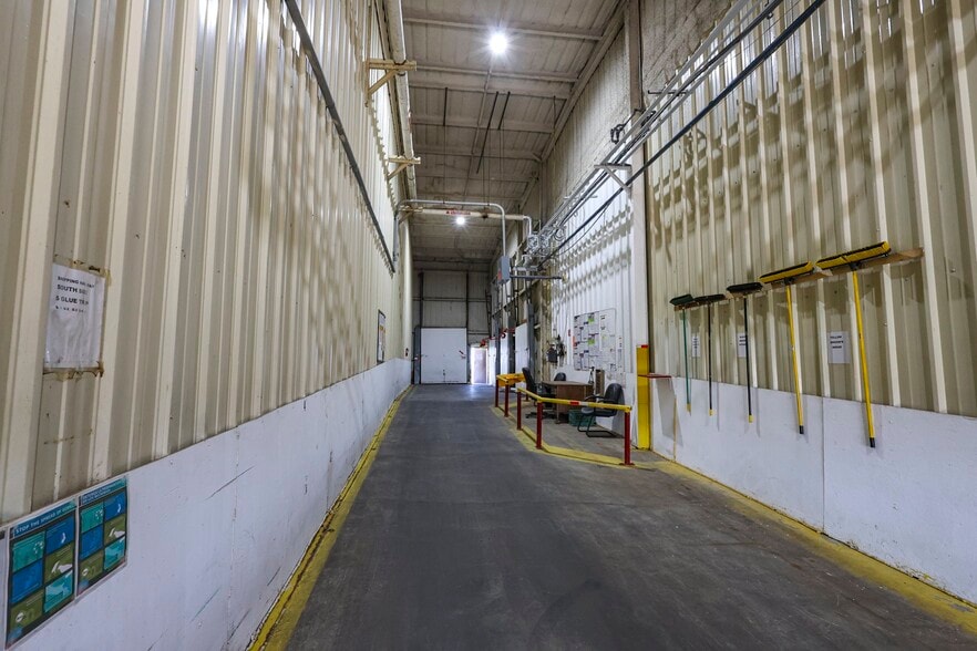 More Photos Of 5054 Portola ave, Del Rey Warehouse For Sale