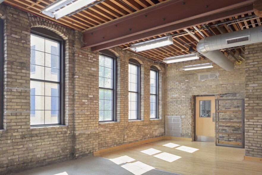 More Photos Of 755 Prior Ave N, Saint Paul Research And Development For Lease