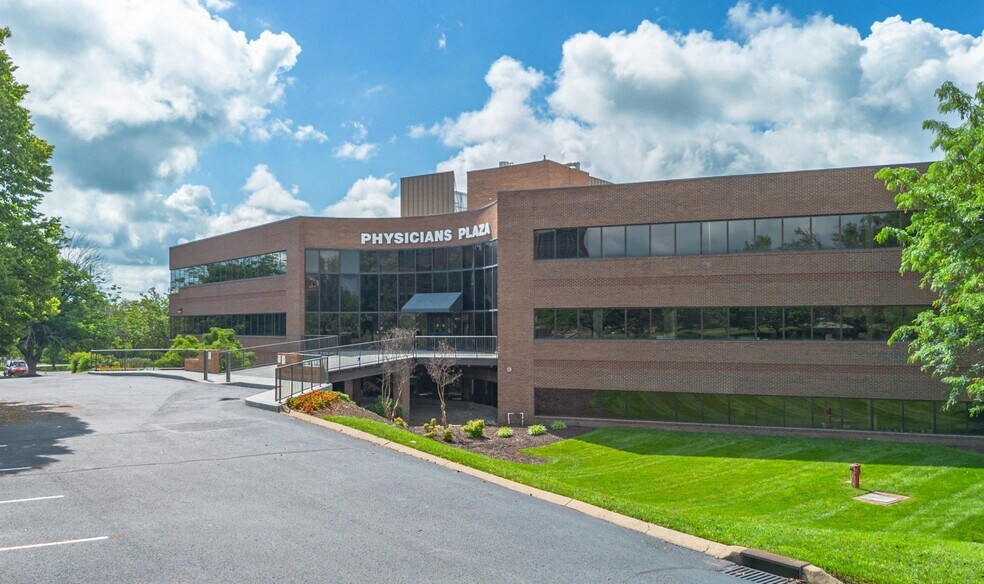 More Photos Of 100 Covey Dr, Franklin Medical For Lease