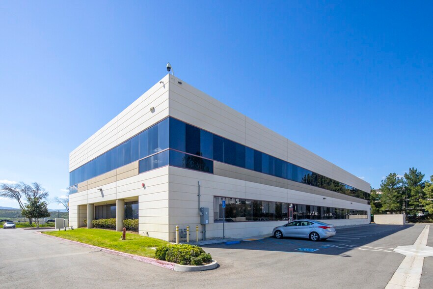 More Photos Of 28460 Avenue Stanford, Valencia Office For Sale