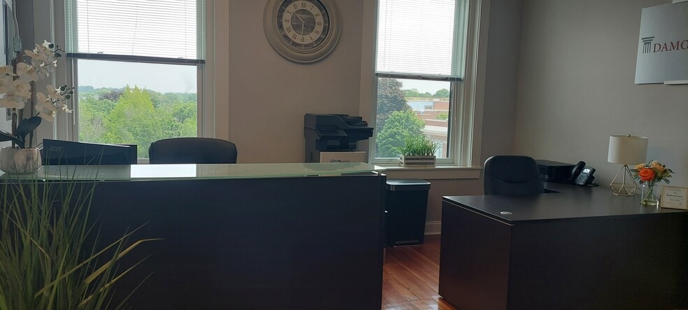 More Photos Of 5 Central Sq, Stoneham Medical For Lease