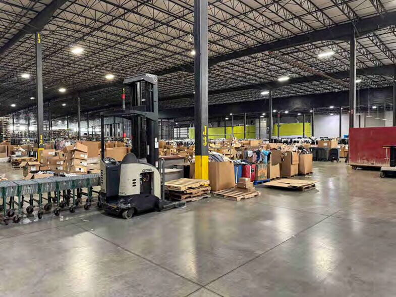 More Photos Of 4520 20th Ave SW, Cedar Rapids Warehouse For Sale