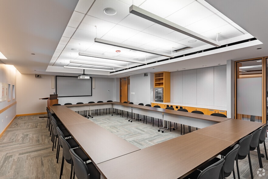 More Photos Of 140 S Dearborn St, Chicago Office For Lease