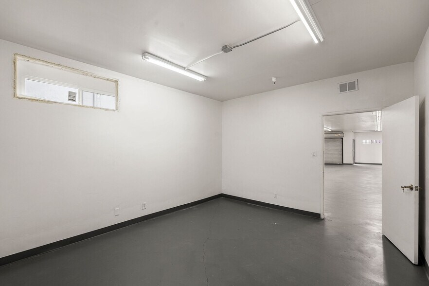 More Photos Of 3301 Maple Ave, Los Angeles Unknown For Lease