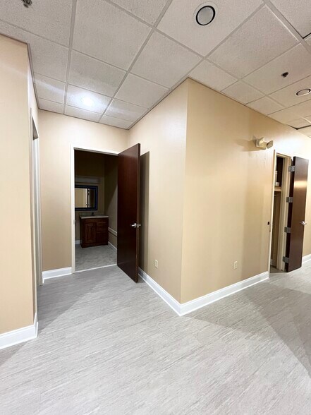 More Photos Of 6000 Turkey Lake Rd, Orlando Medical For Lease