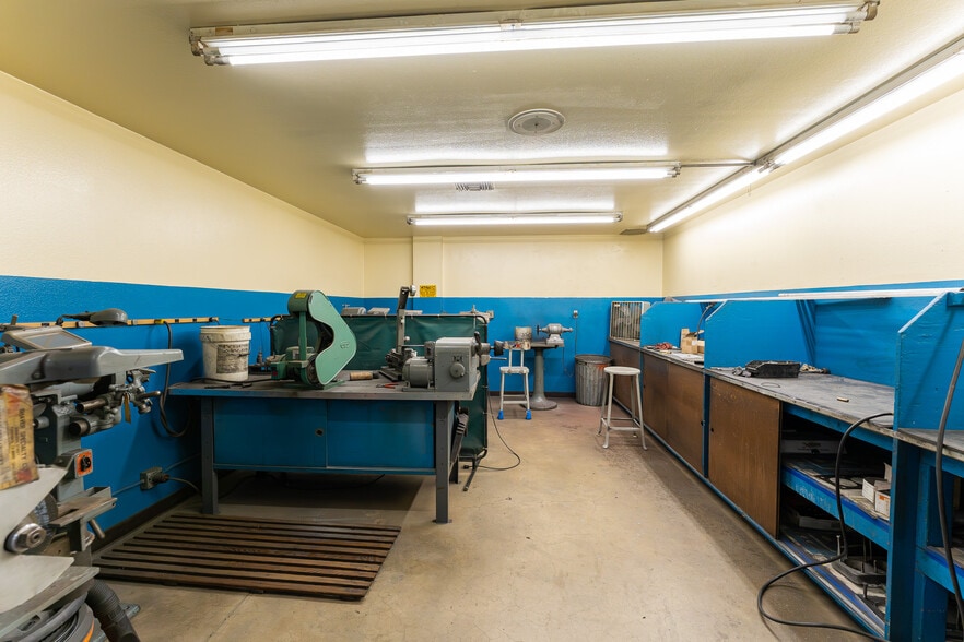 More Photos Of 20608 Earl St, Torrance Warehouse For Lease