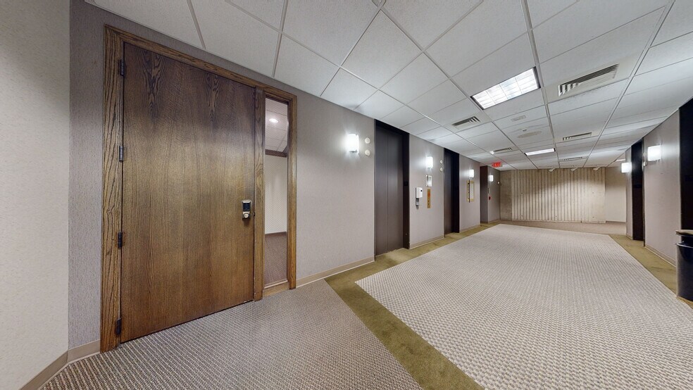 More Photos Of 100 N Broadway St, Wichita Office For Lease