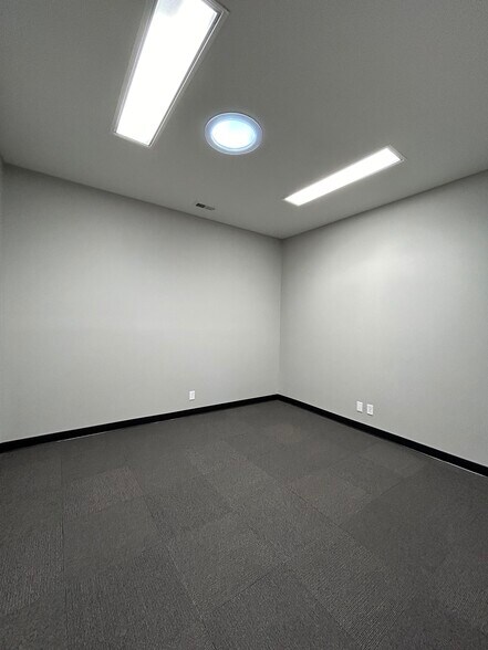 More Photos Of 6201 S 58th St, Lincoln Office For Lease
