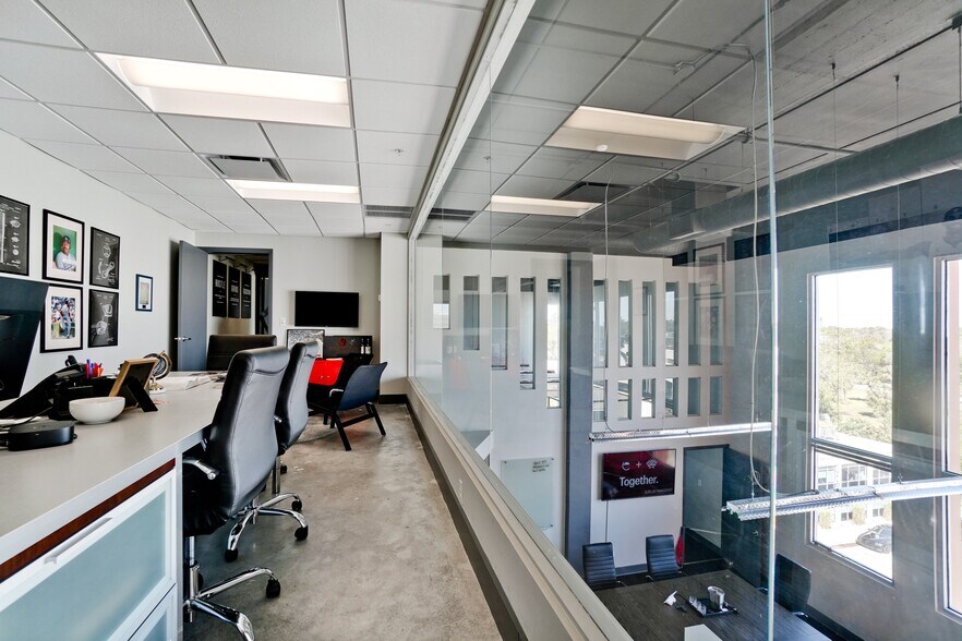 More Photos Of 2170 Main St, Sarasota Loft Creative Space For Sale