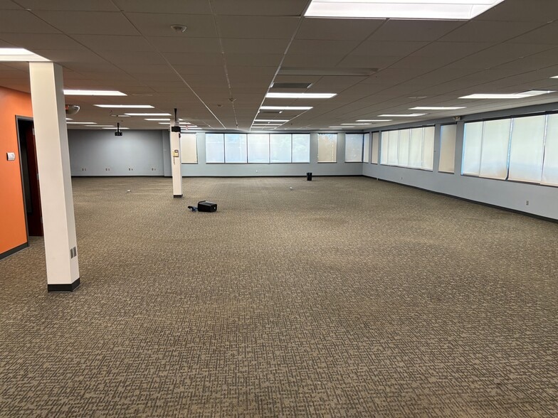 More Photos Of 8650 College Blvd, Overland Park Office For Lease