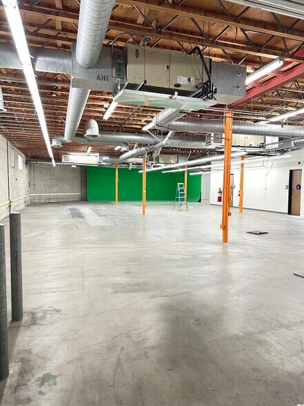 More Photos Of 6151-6159 Santa Monica Blvd, Los Angeles Showroom For Lease