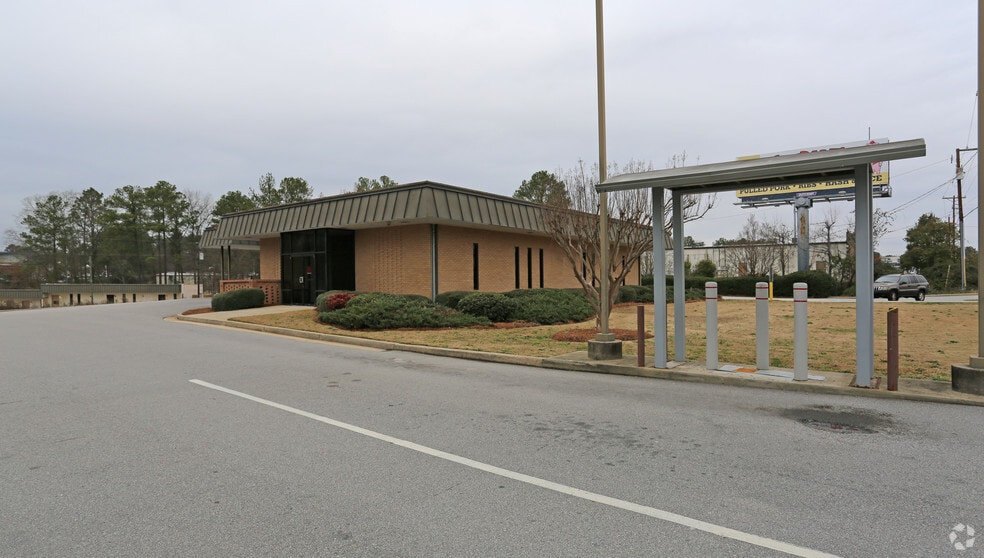 More Photos Of 2324 Airport Blvd, West Columbia Bank For Lease