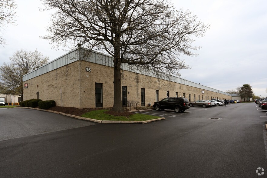 Primary Photo Of 100-110 Darby Commons Ct, Folcroft Light Distribution For Lease