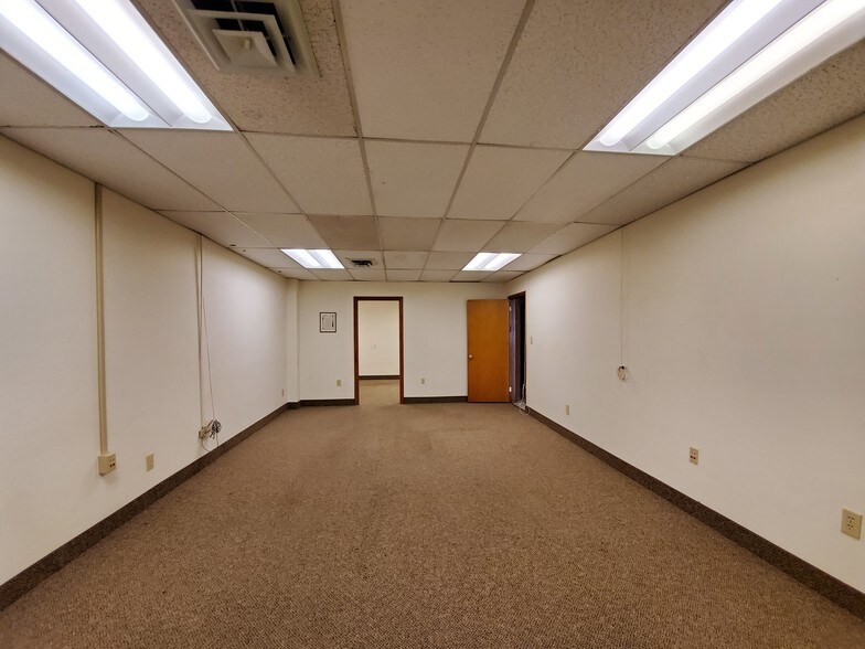 More Photos Of 227 28th St, Newport News Storefront Retail Office For Lease