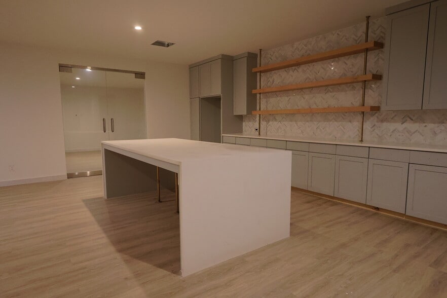 More Photos Of 514 S Hall St, Dallas Office For Lease