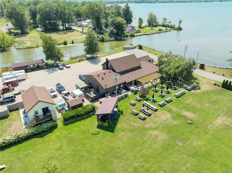 More Photos Of 6266 Lakeshore Rd, Verona Beach Restaurant For Sale