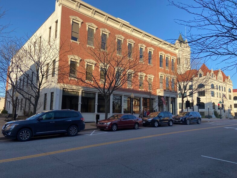 More Photos Of 235 E High St, Jefferson City Office For Lease