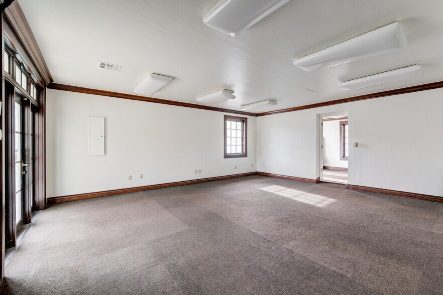 More Photos Of 1319 N Classen Dr, Oklahoma City Office For Lease