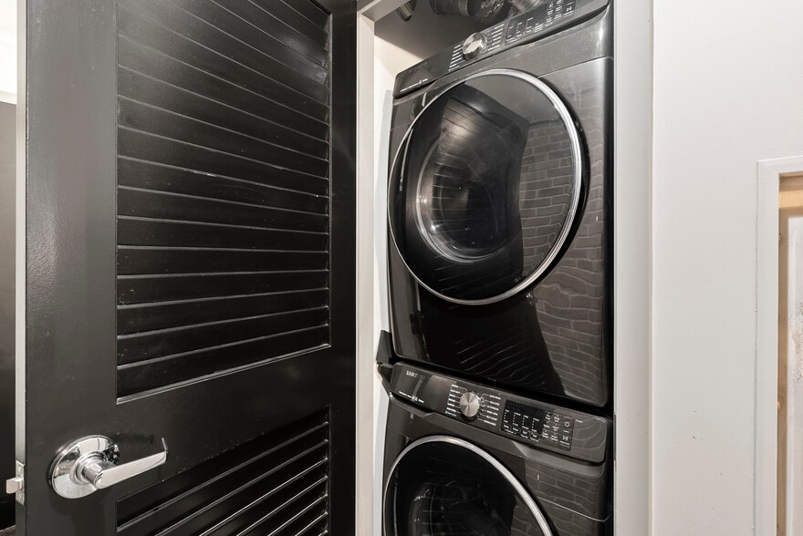 More Photos Of 302-390 11th Ave, San Diego Apartments For Sale