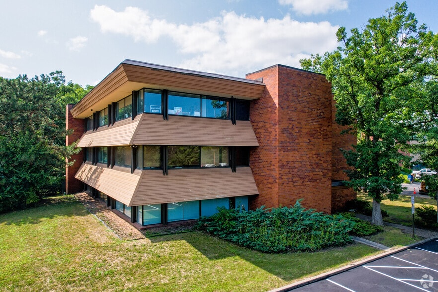 More Photos Of 3550 Lexington Ave N, Shoreview Medical For Lease