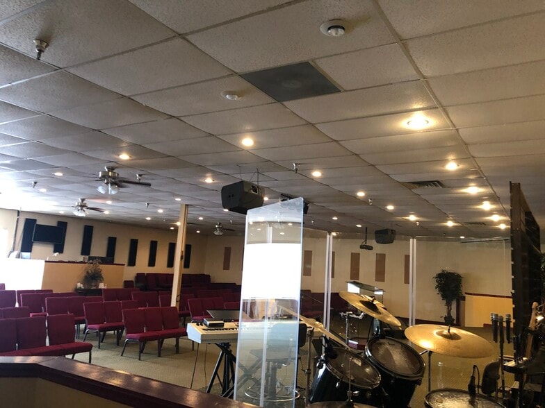 More Photos Of 6250 Memorial Dr, Stone Mountain Religious Facility For Lease