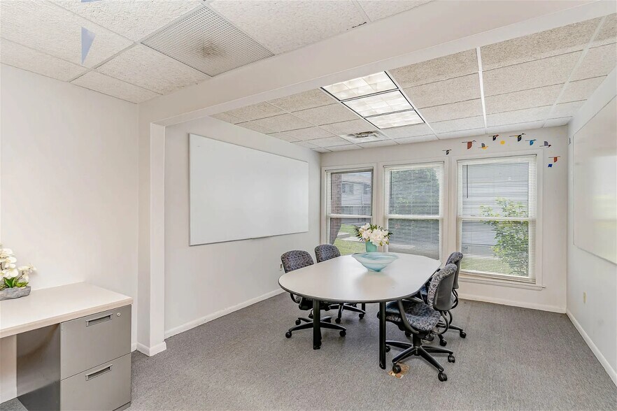 More Photos Of 11231 Cornell Park Dr, Cincinnati Office For Lease