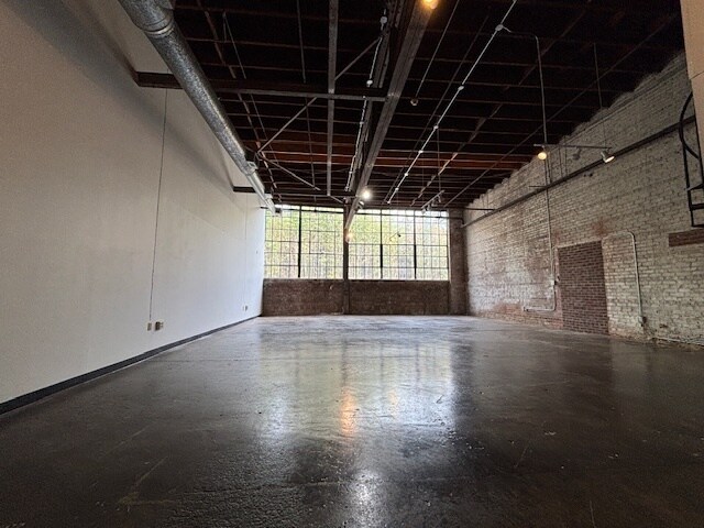 More Photos Of 887 W Marietta St NW, Atlanta Loft Creative Space For Lease