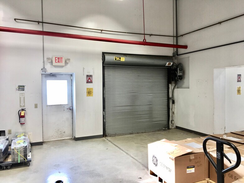 More Photos Of 2 Amboy Ave, Woodbridge Warehouse For Lease