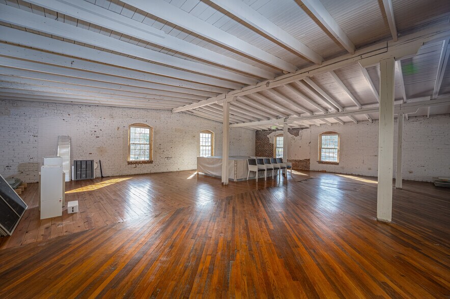 More Photos Of 313 S Government St, Lincolnton Office For Sale