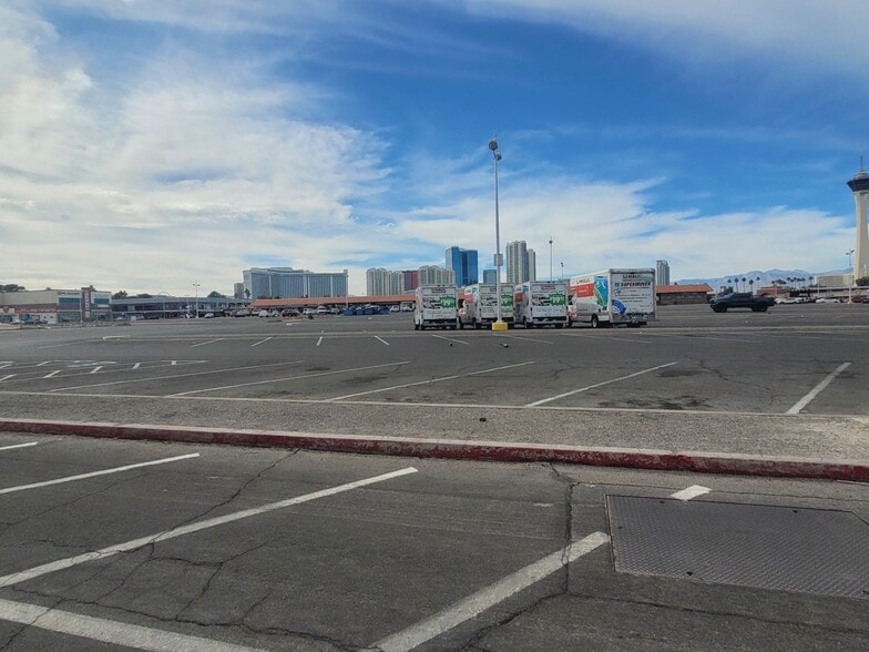 More Photos Of 953 E Sahara Ave, Las Vegas Storefront For Sale