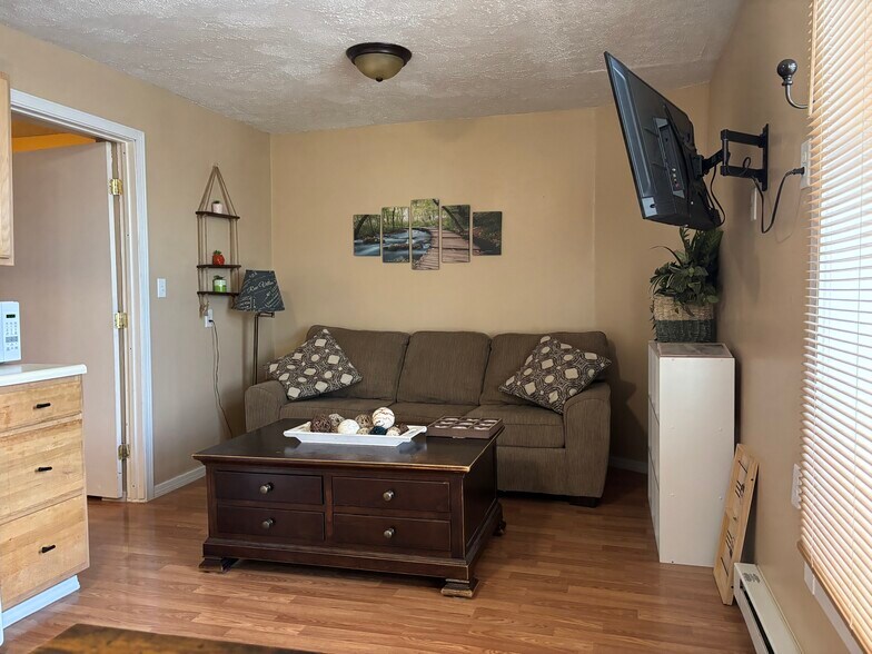 More Photos Of 206 W Main St, Mc Arthur Flex For Sale