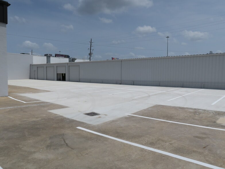 More Photos Of 5711 Star Ln, Houston Service For Lease