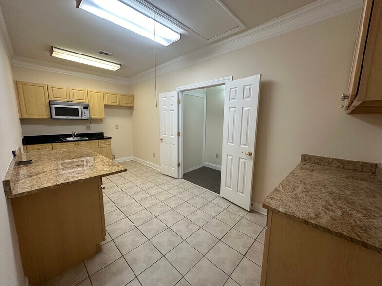 More Photos Of 3790 Holcomb Bridge Rd, Peachtree Corners Medical For Sale