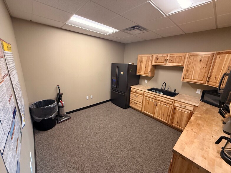 More Photos Of 1415 Selix Grv, Colorado Springs Warehouse For Sale