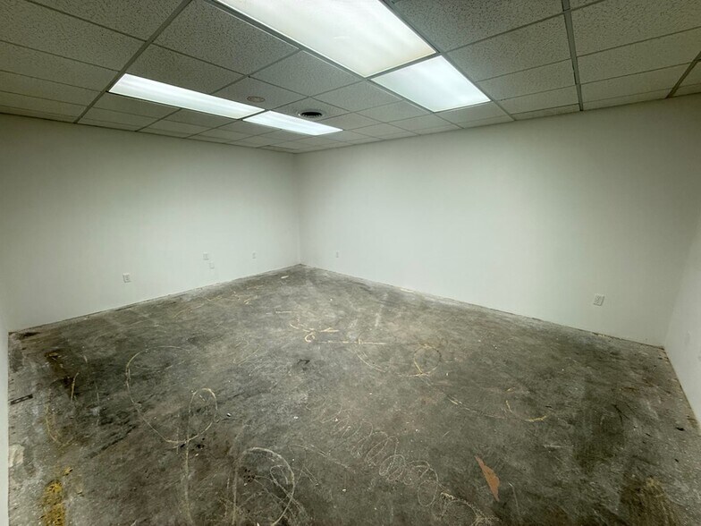 More Photos Of 1011 E 7th St, Odessa Office For Lease