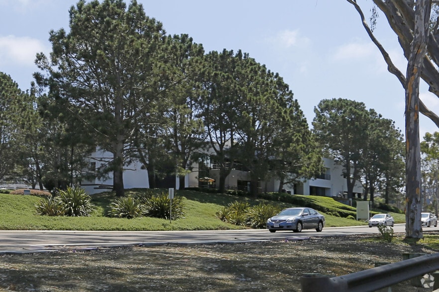 More Photos Of 11085 N Torrey Pines Rd, La Jolla Unknown For Lease
