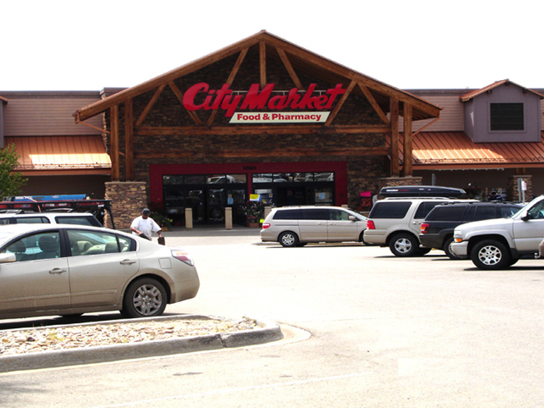 Primary Photo Of 1001 Thompson Rd, Granby Supermarket For Lease