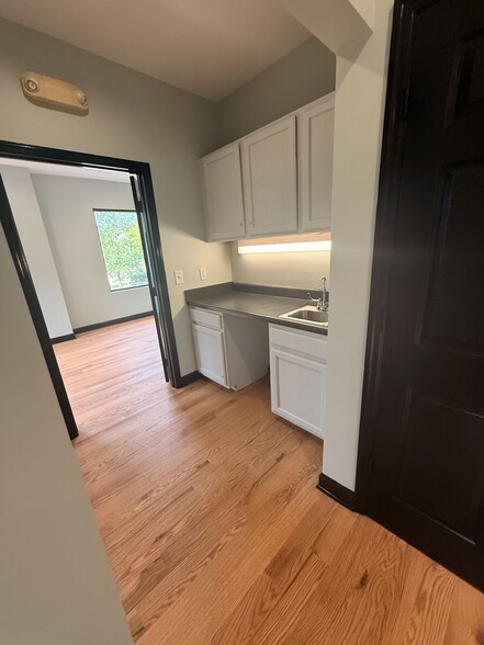 More Photos Of 106 Mission Ct, Franklin Office For Lease