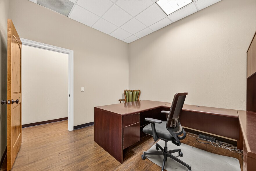 More Photos Of 214 N Loop 336 E, Conroe Office For Sale